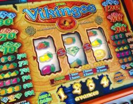 tragamonedas de tres rodillos