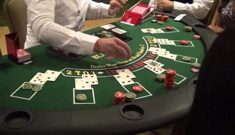 como jugar al blackjack en casa